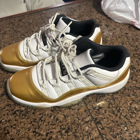 Jordan 11s - Picture 2 of 6